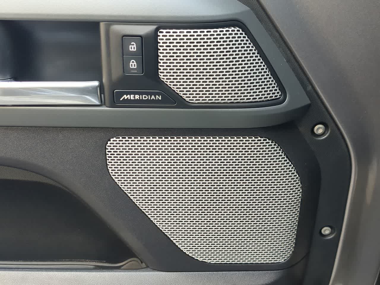 Thumbnail: 2024 Land Rover Defender - 30