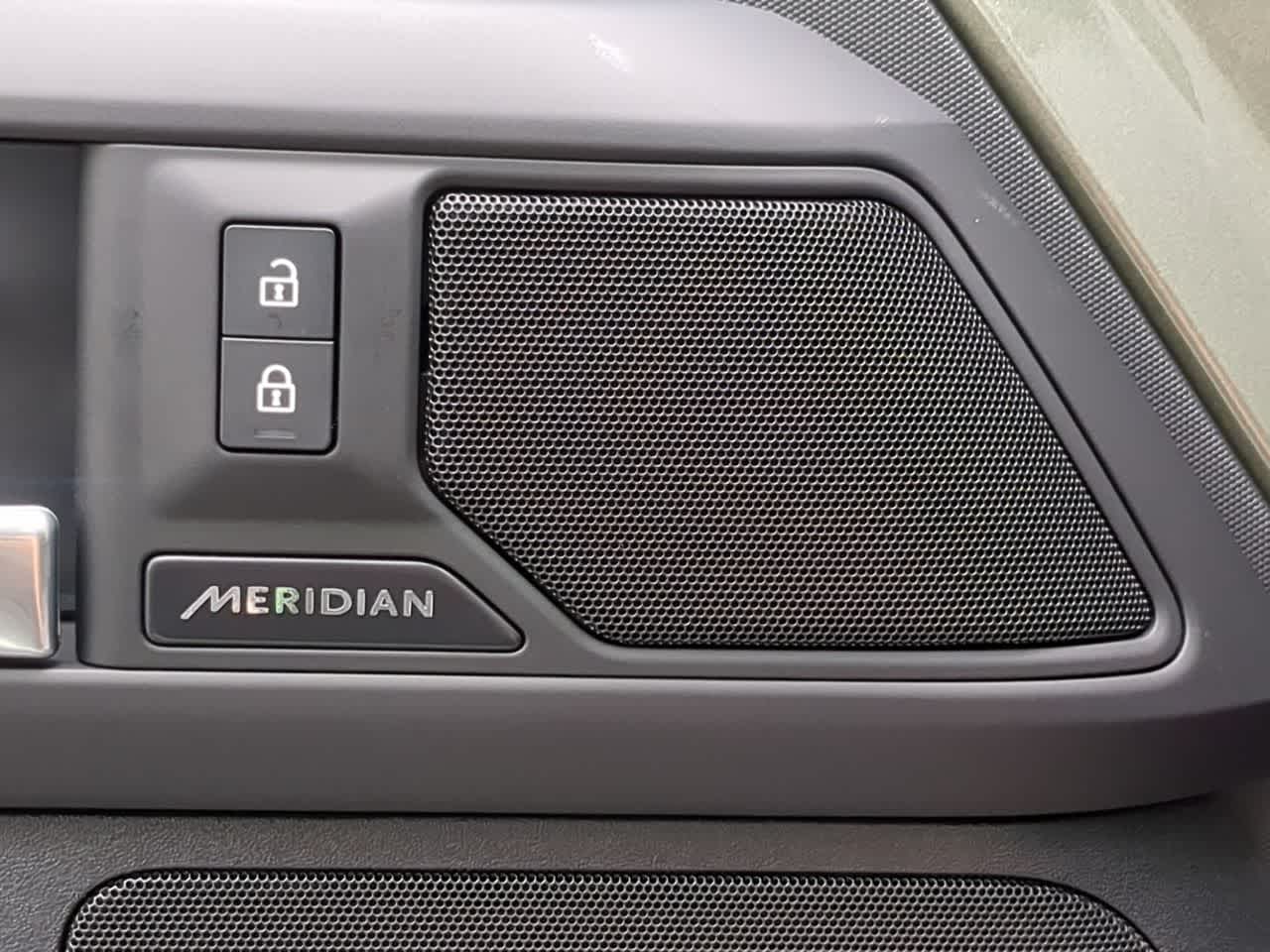 Thumbnail: 2025 Land Rover Defender - 33