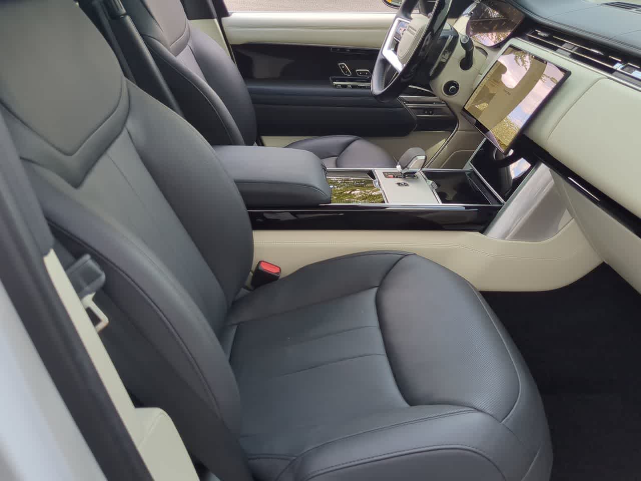 Thumbnail: 2024 Land Rover Range Rover - 30