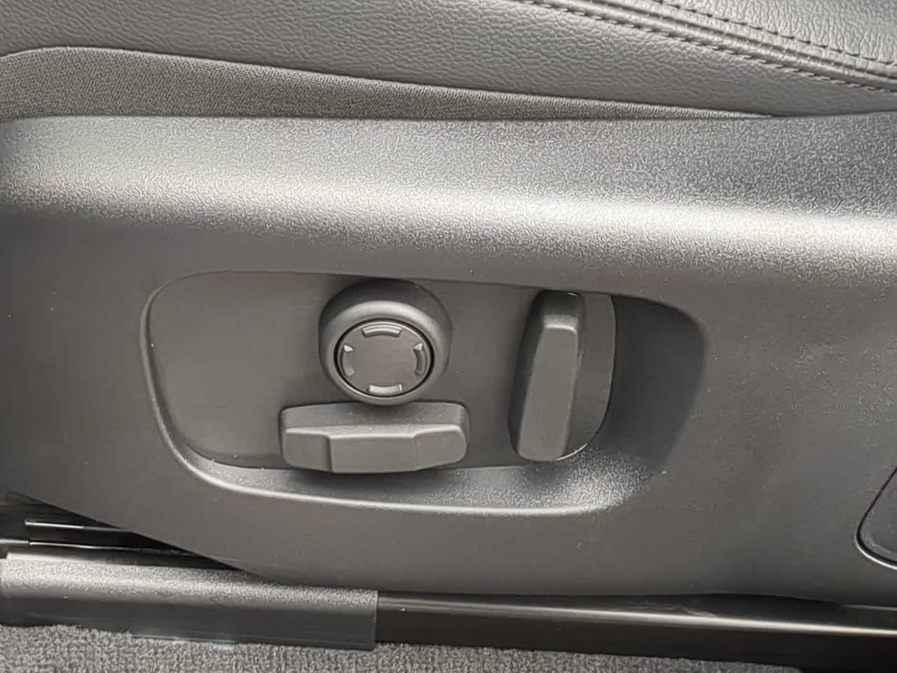 Thumbnail: 2026 Land Rover Range Rover Velar - 17