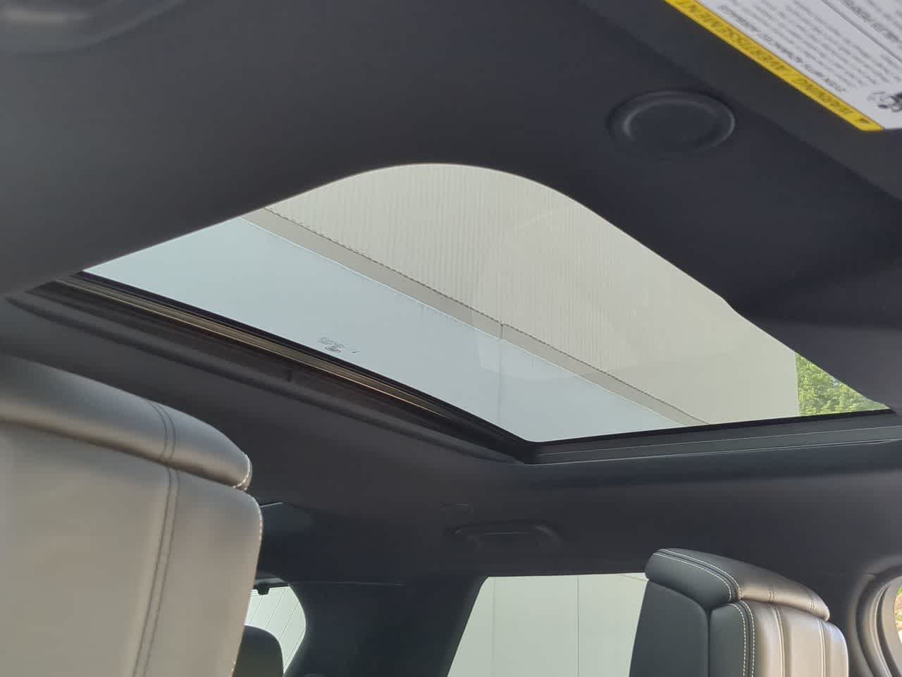 Thumbnail: 2025 Land Rover Discovery - 19