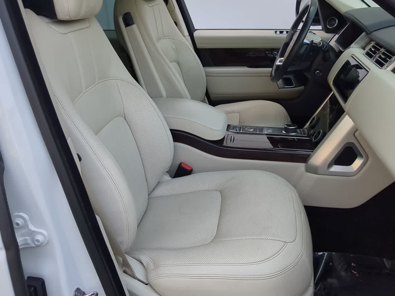 Thumbnail: 2020 Land Rover Range Rover - 24