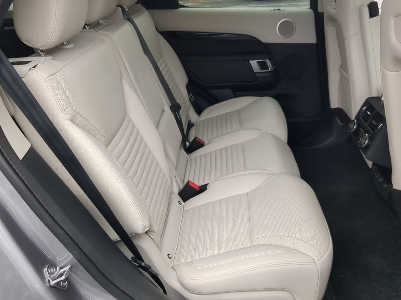 Thumbnail: 2025 Land Rover Discovery - 20