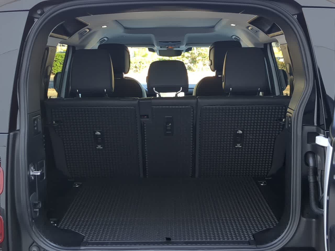 Thumbnail: 2025 Land Rover Defender - 36