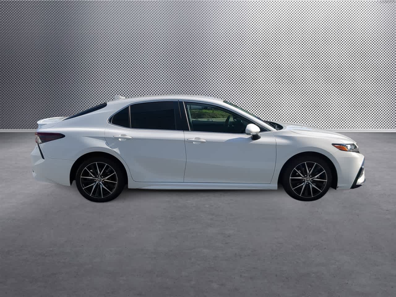 Thumbnail: 2022 Toyota Camry - 9