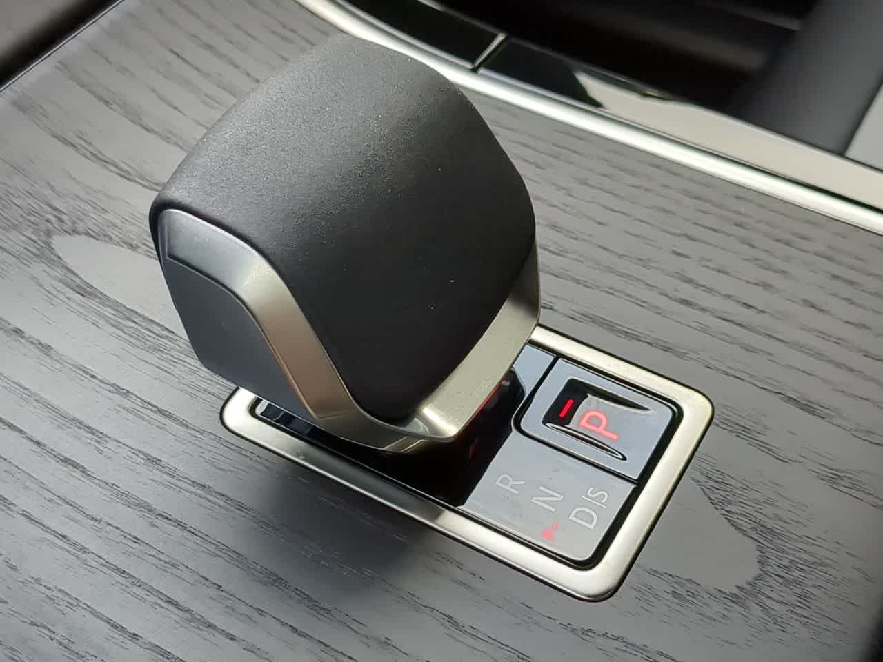 Thumbnail: 2026 Land Rover Range Rover Velar - 34
