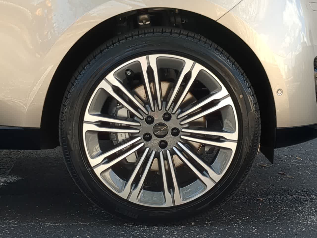 Thumbnail: 2026 Land Rover Range Rover - 14