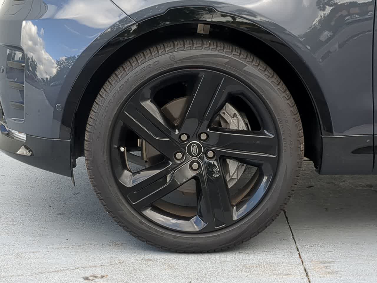 Thumbnail: 2025 Land Rover Discovery - 14