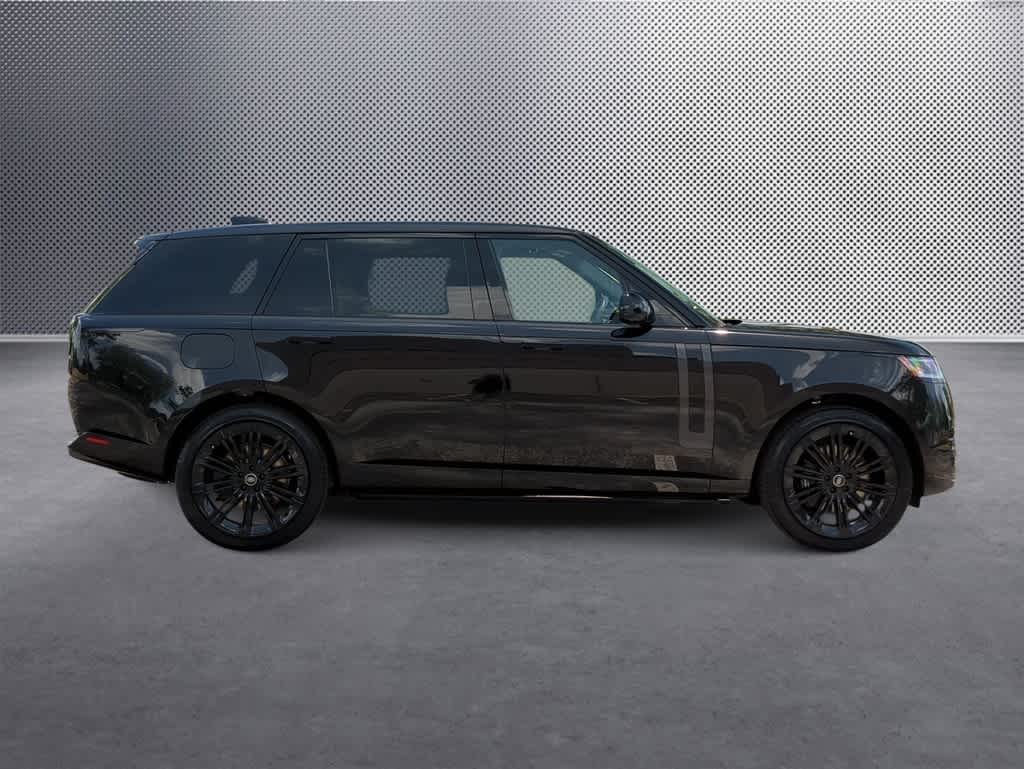 2025 Land Rover Range Rover SE 9