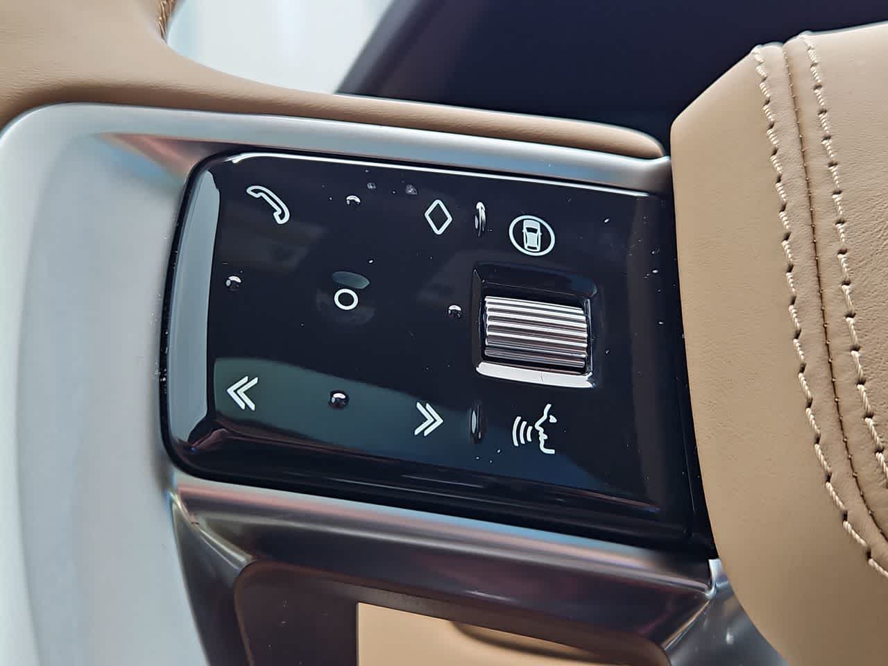 Thumbnail: 2025 Land Rover Range Rover - 26
