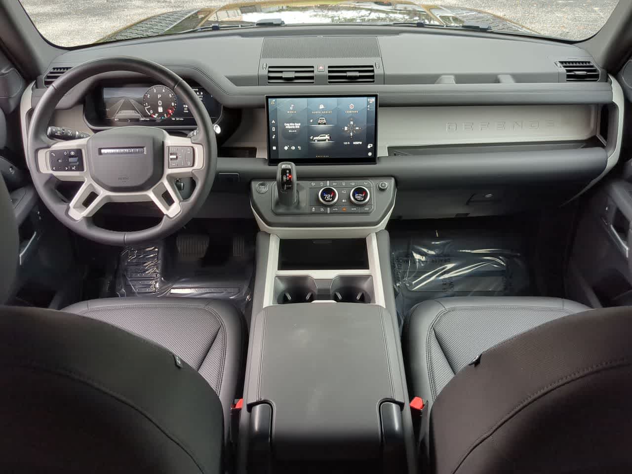 Thumbnail: 2025 Land Rover Defender - 15