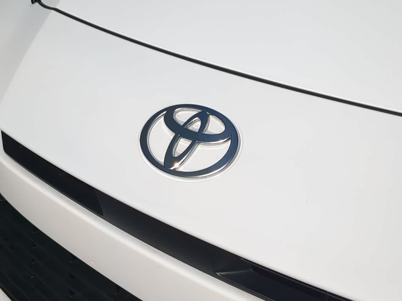 Thumbnail: 2025 Toyota Camry - 11