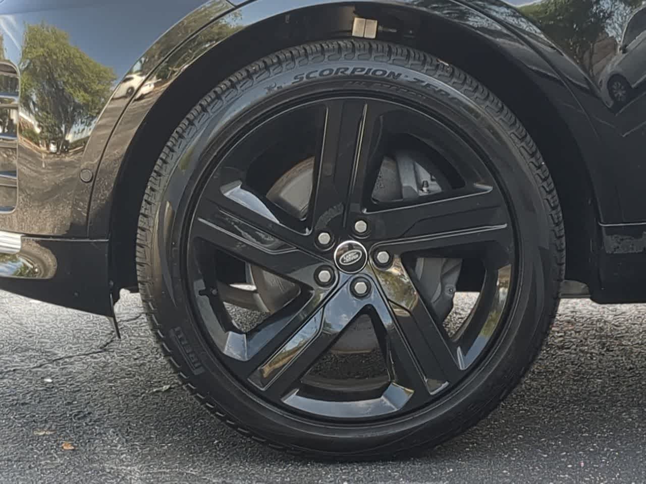 Thumbnail: 2025 Land Rover Discovery - 14