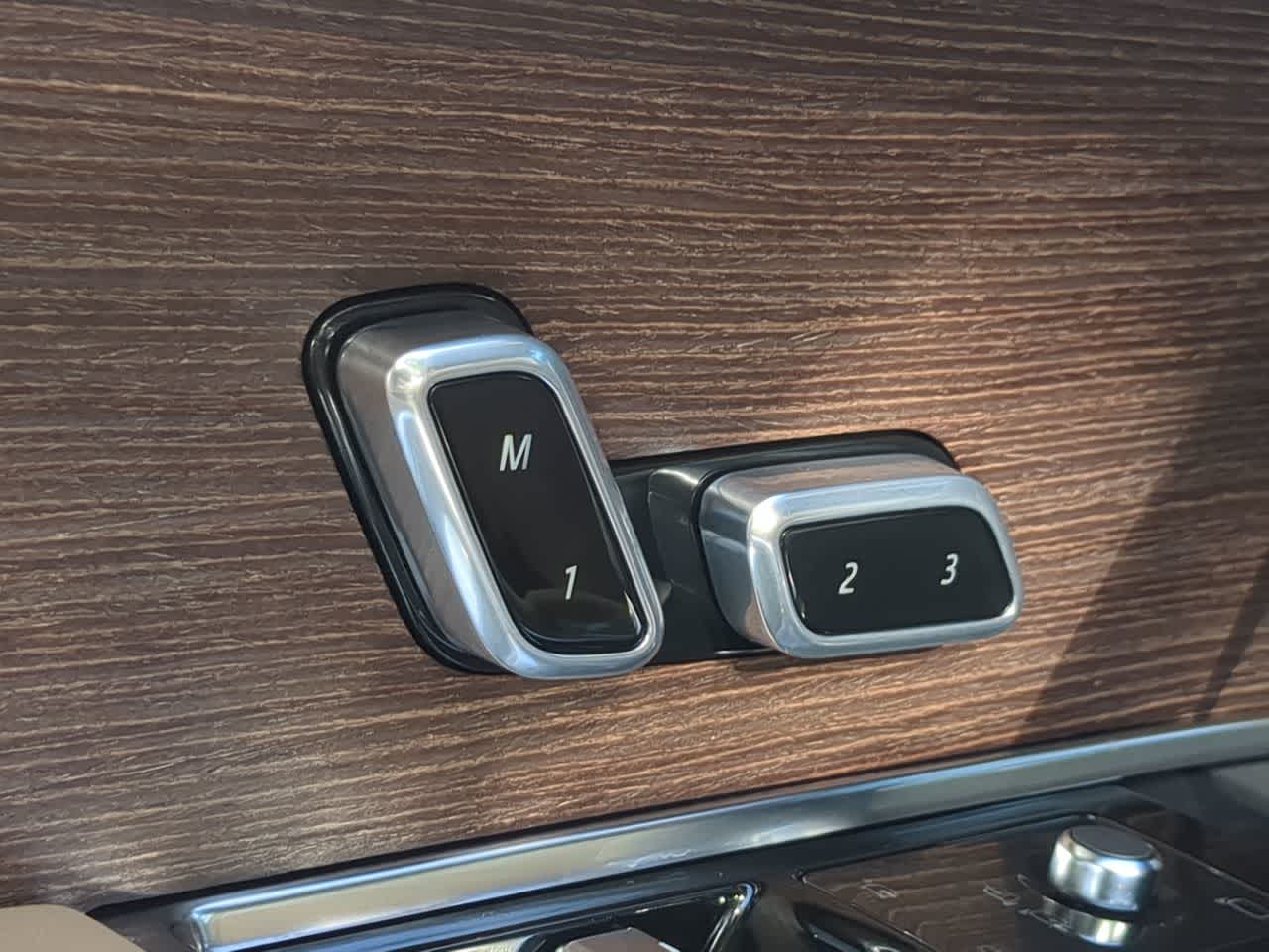 Thumbnail: 2026 Land Rover Range Rover - 17