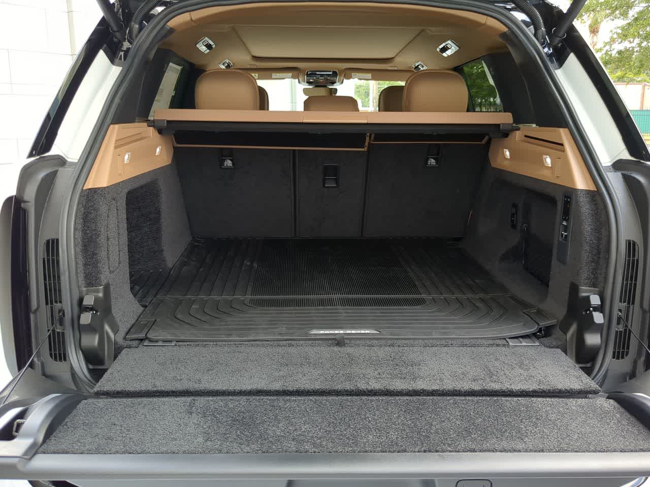 Thumbnail: 2025 Land Rover Range Rover - 35