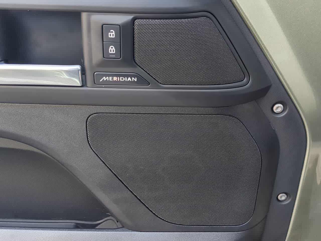 Thumbnail: 2025 Land Rover Defender - 32