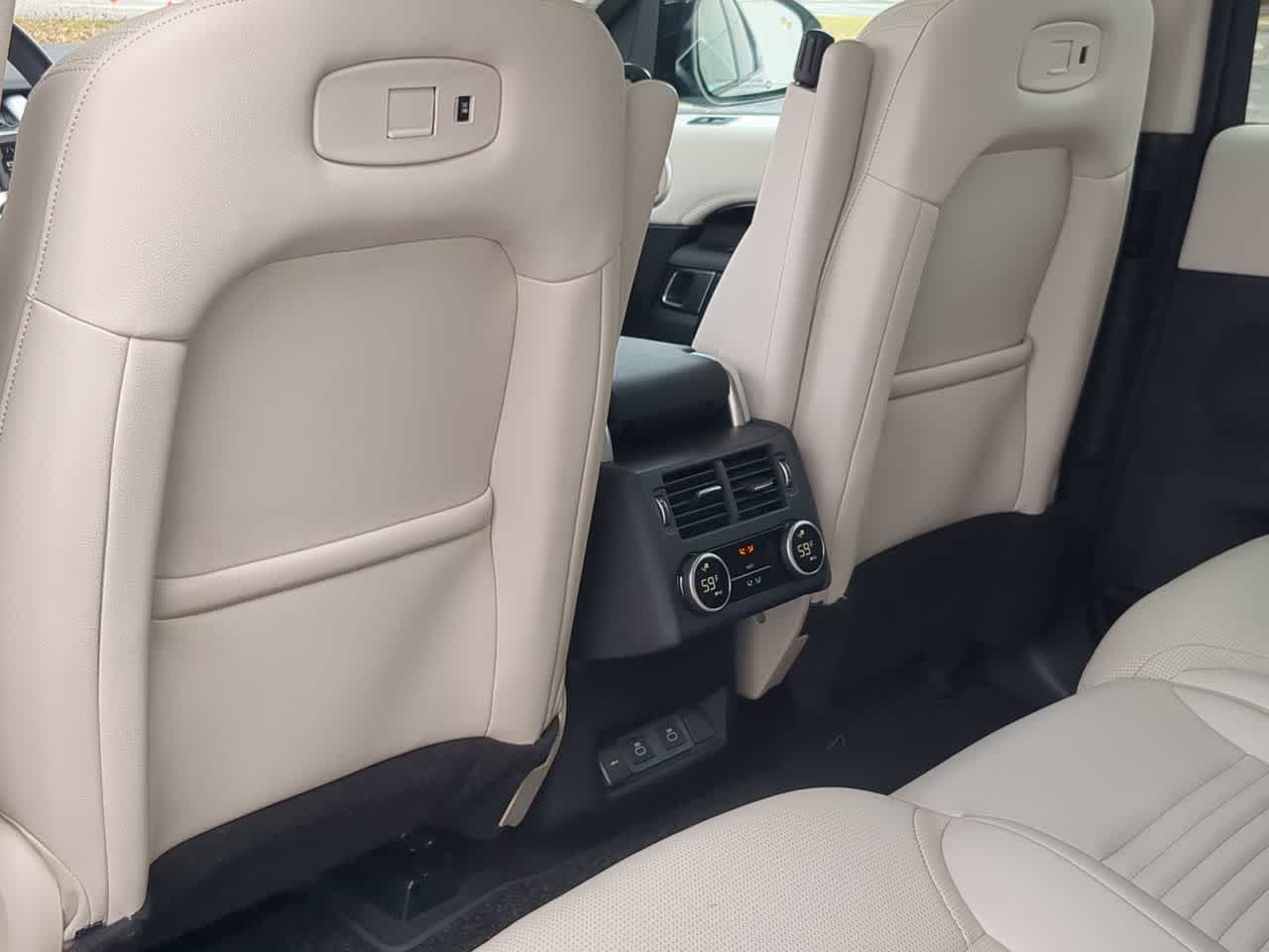 Thumbnail: 2025 Land Rover Discovery - 17