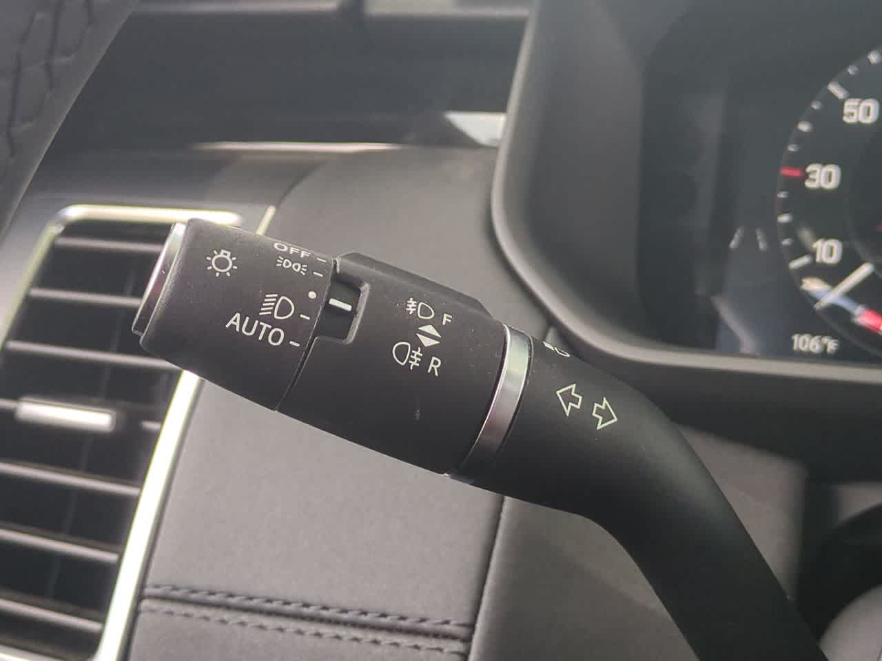 Thumbnail: 2025 Land Rover Discovery - 27