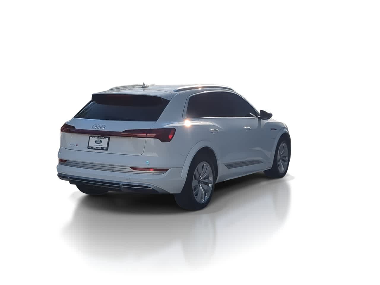 Thumbnail: 2023 Audi e-tron S - 8