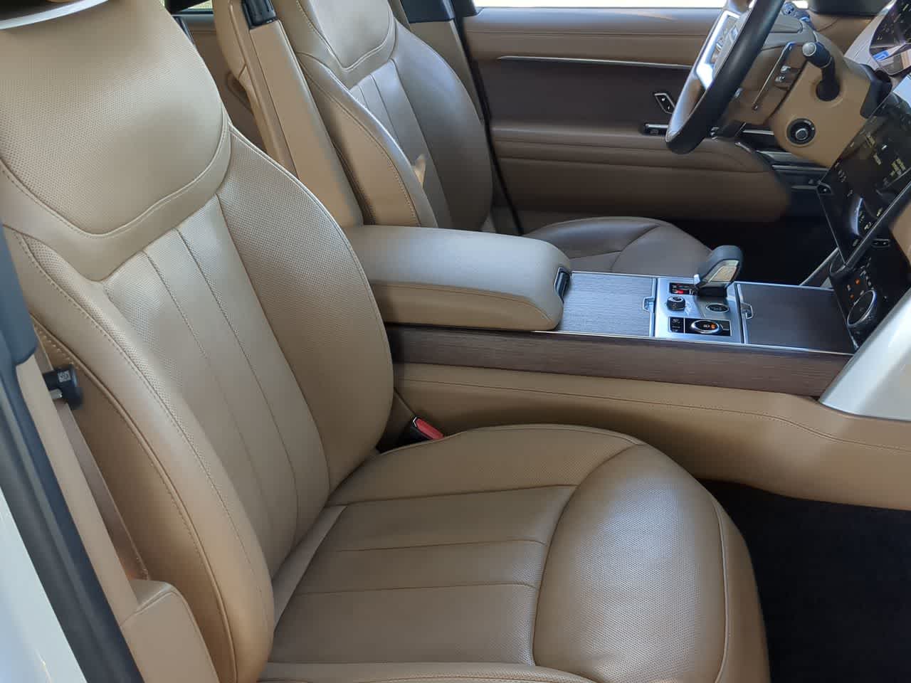 Thumbnail: 2023 Land Rover Range Rover - 23