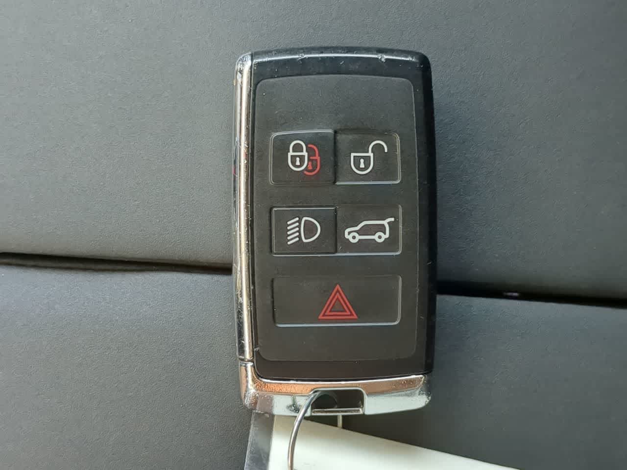 Thumbnail: 2025 Land Rover Range Rover Velar - 38