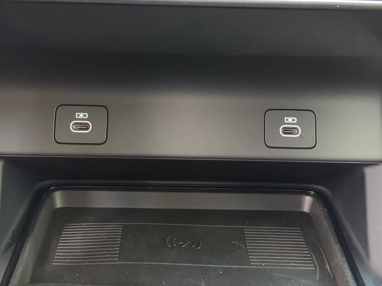 Thumbnail: 2025 Land Rover Discovery Sport - 34