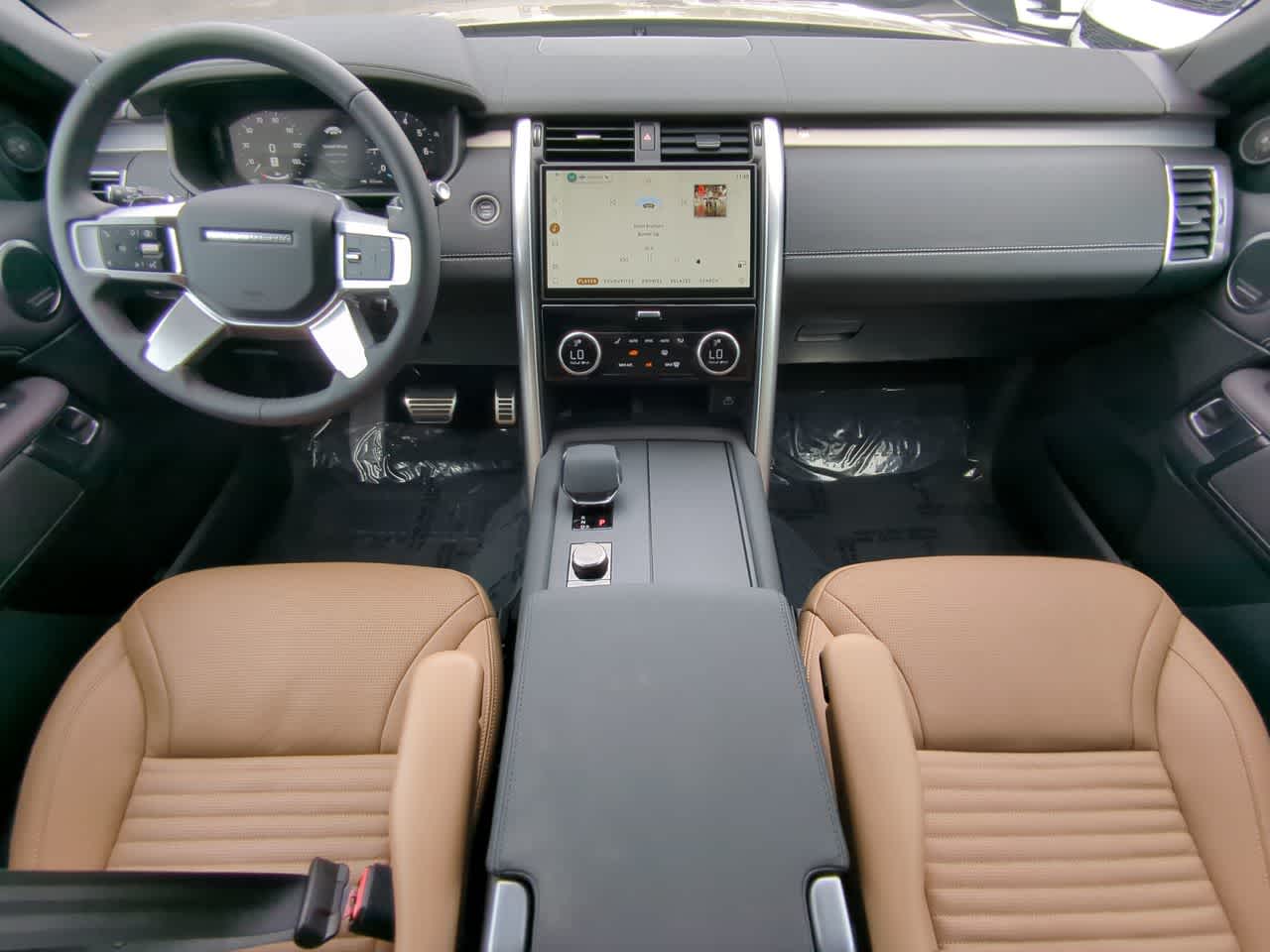 Thumbnail: 2024 Land Rover Discovery - 15