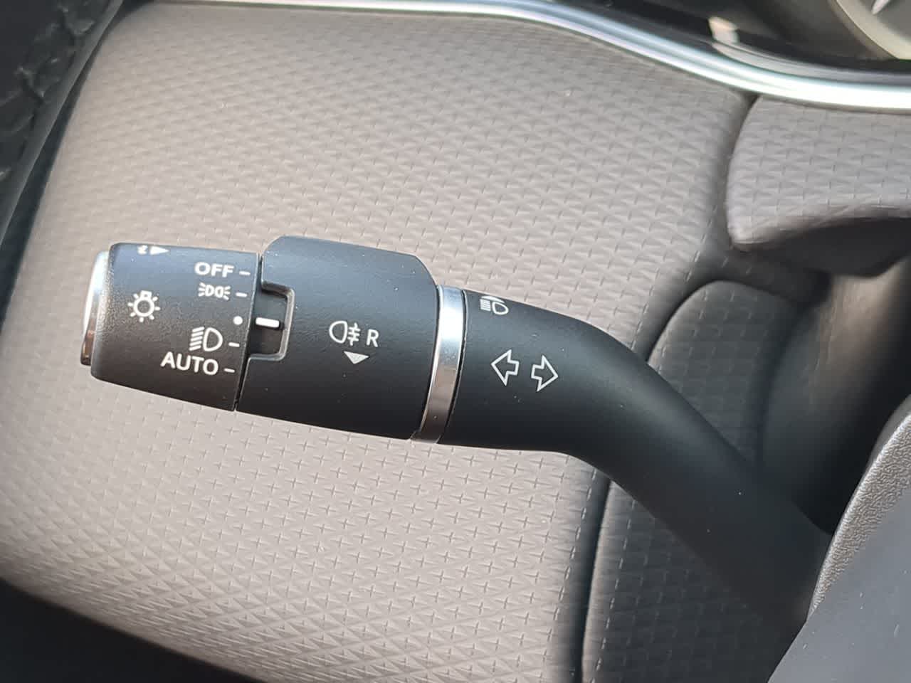 Thumbnail: 2023 Land Rover Range Rover Evoque - 28