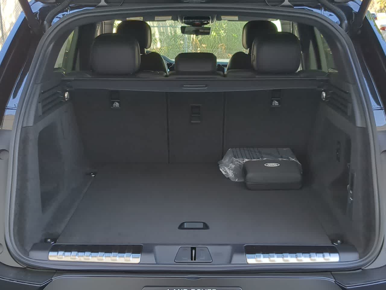 Thumbnail: 2026 Land Rover Range Rover Sport - 37