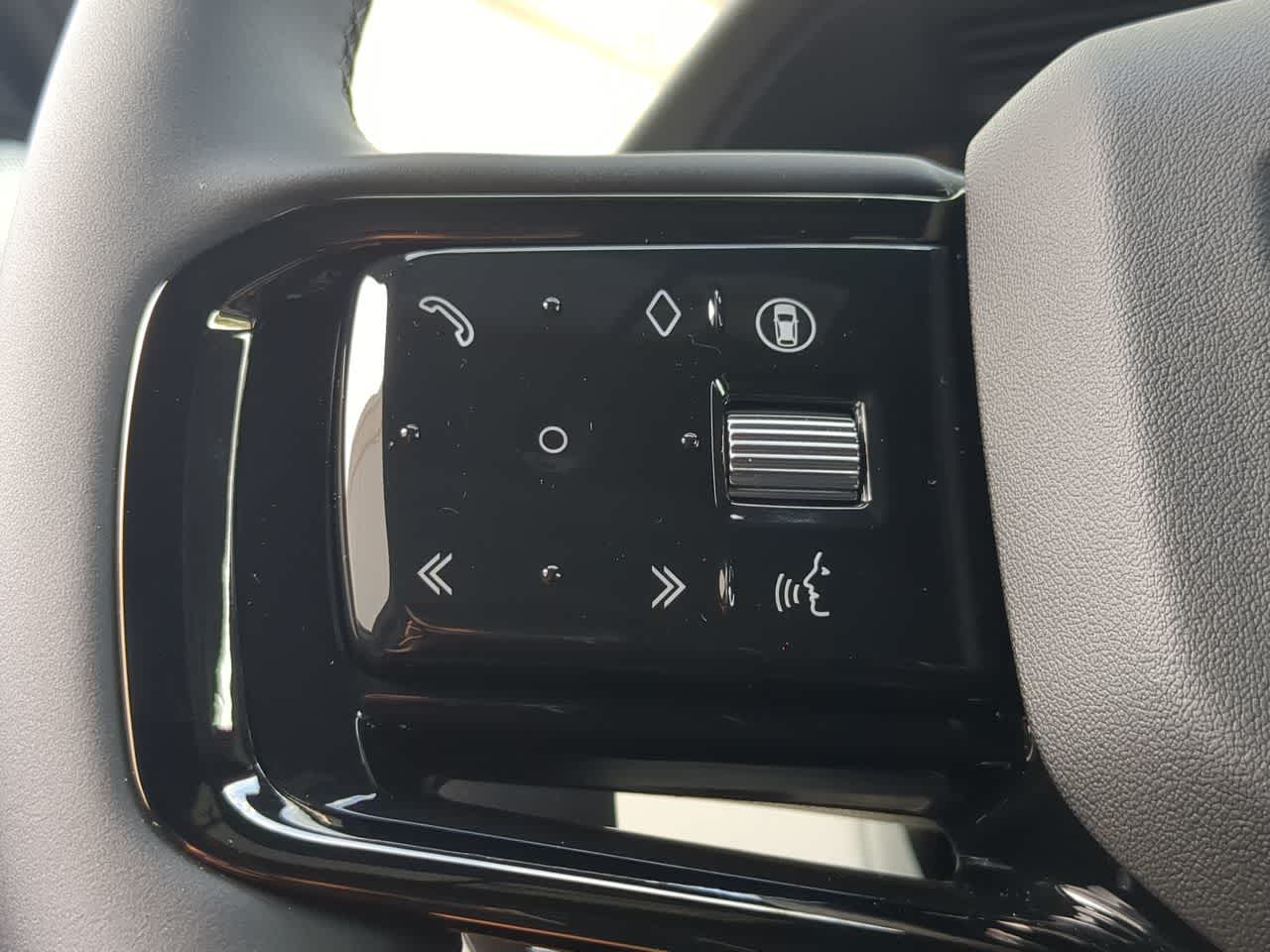 Thumbnail: 2026 Land Rover Range Rover Evoque - 26