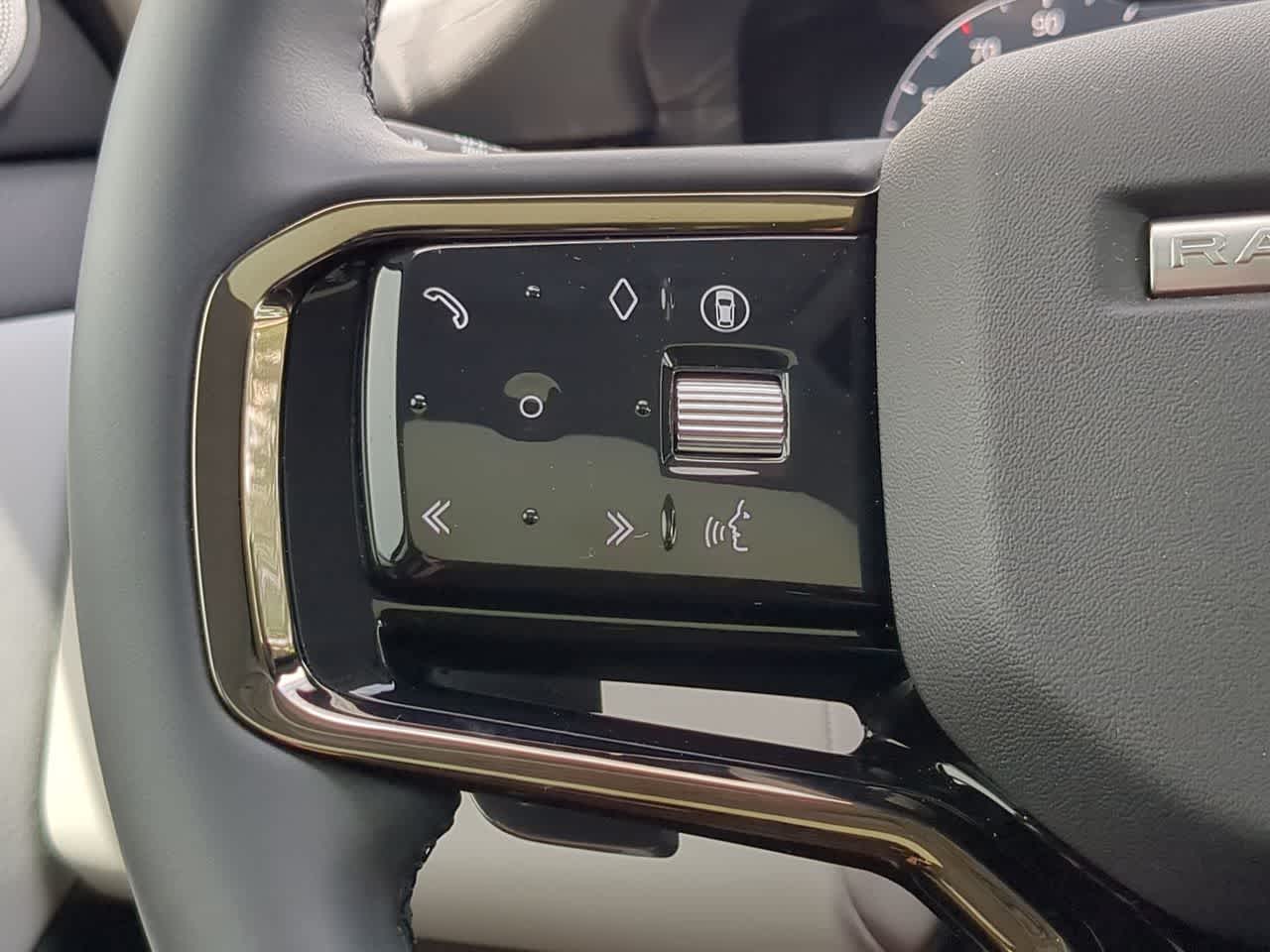 Thumbnail: 2025 Land Rover Range Rover Evoque - 24