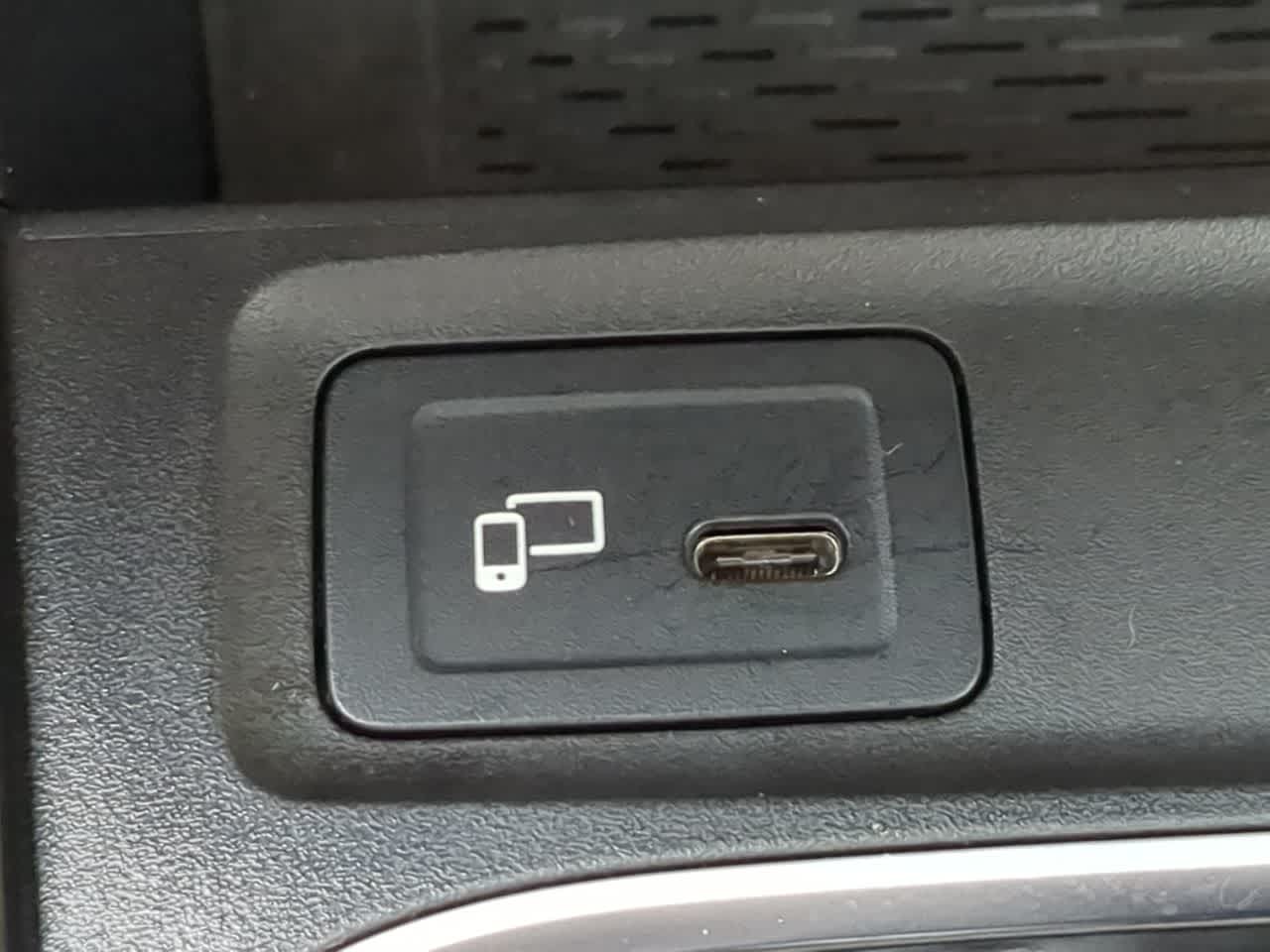 Thumbnail: 2020 Mercedes-Benz GLB - 33