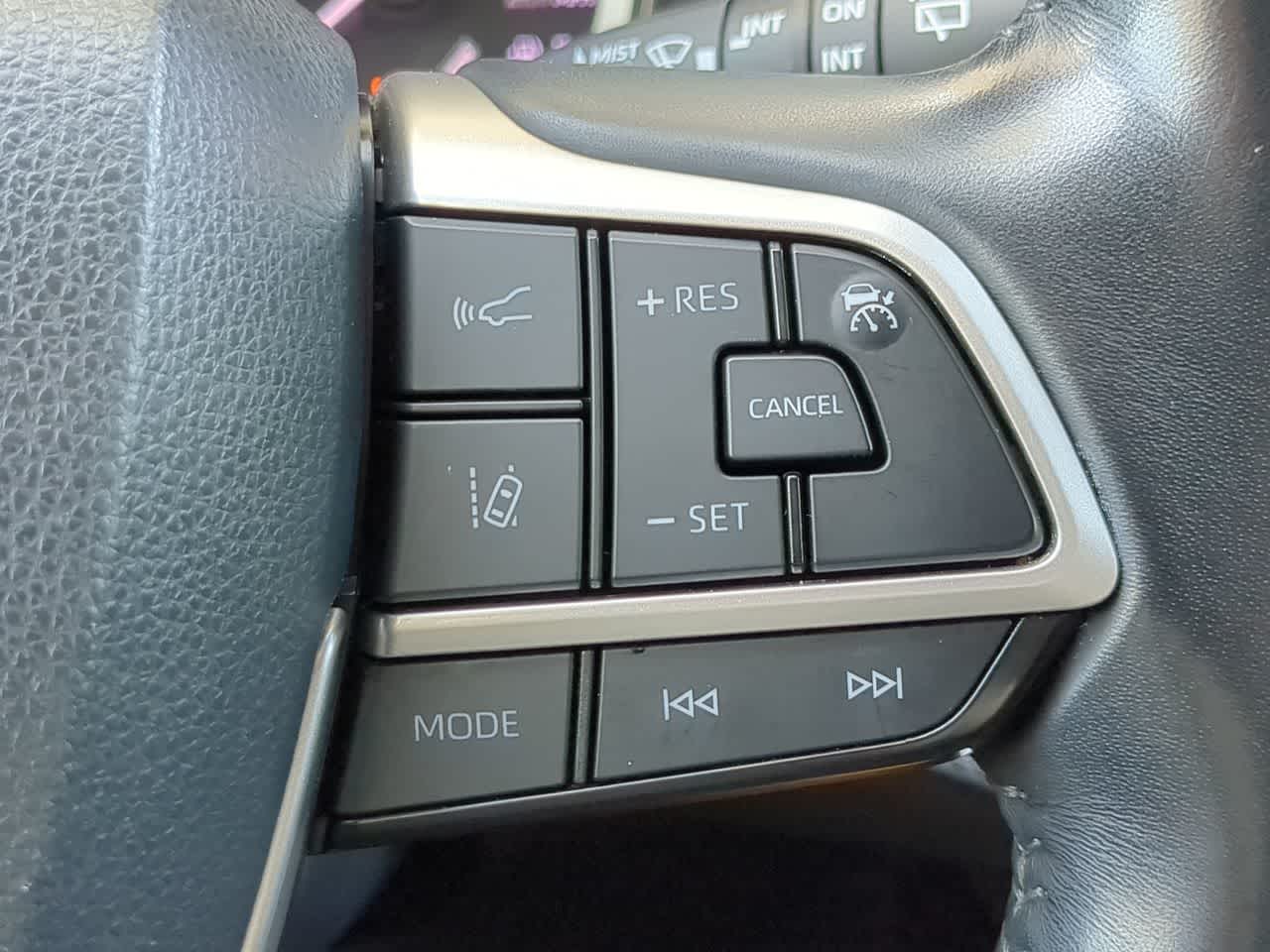 Thumbnail: 2022 Toyota Highlander - 27