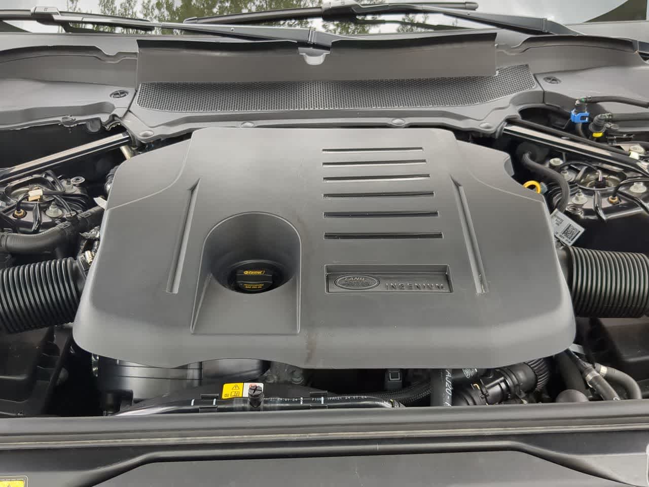 Thumbnail: 2025 Land Rover Discovery - 15