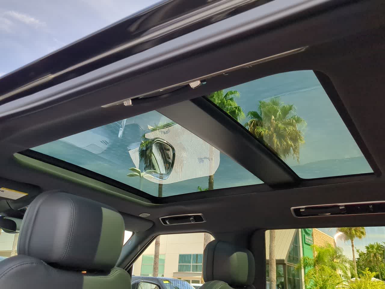 Thumbnail: 2025 Land Rover Range Rover - 22