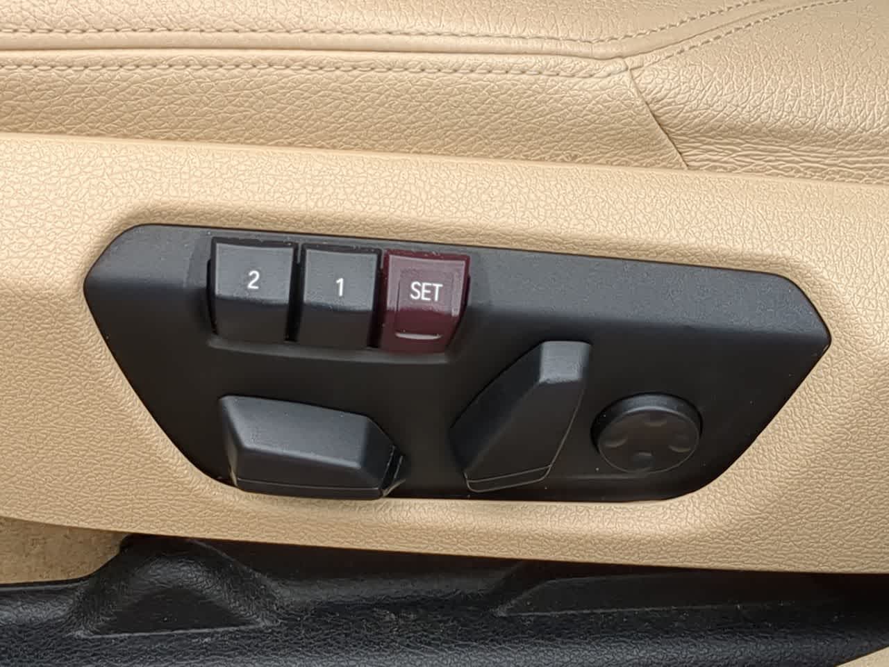 Thumbnail: 2015 BMW 3 Series - 17