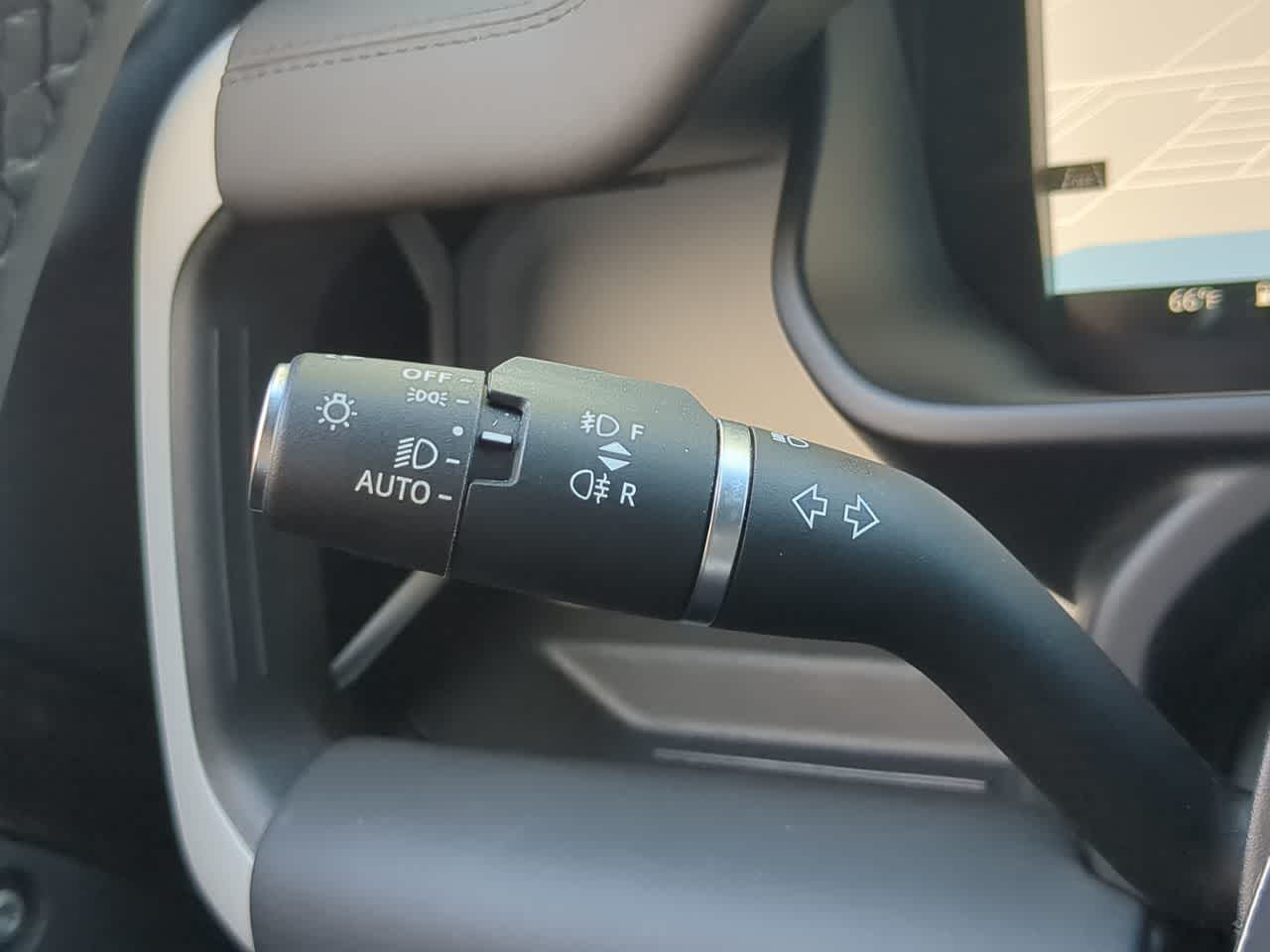 Thumbnail: 2025 Land Rover Defender - 28