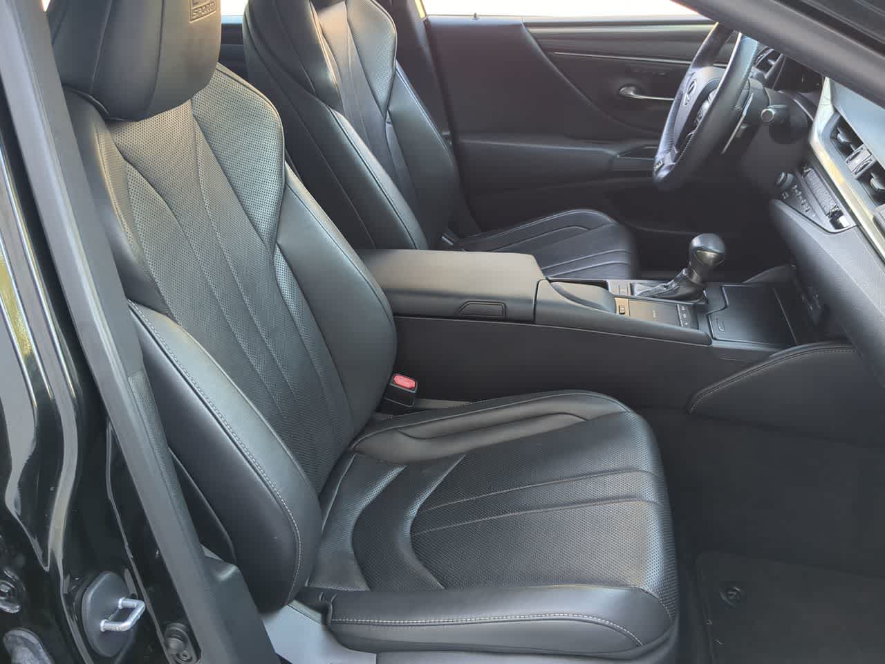 Thumbnail: 2019 Lexus ES - 22