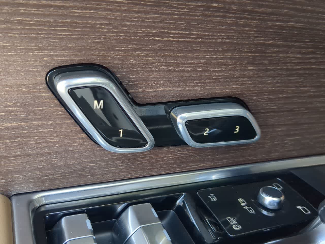 Thumbnail: 2023 Land Rover Range Rover - 17