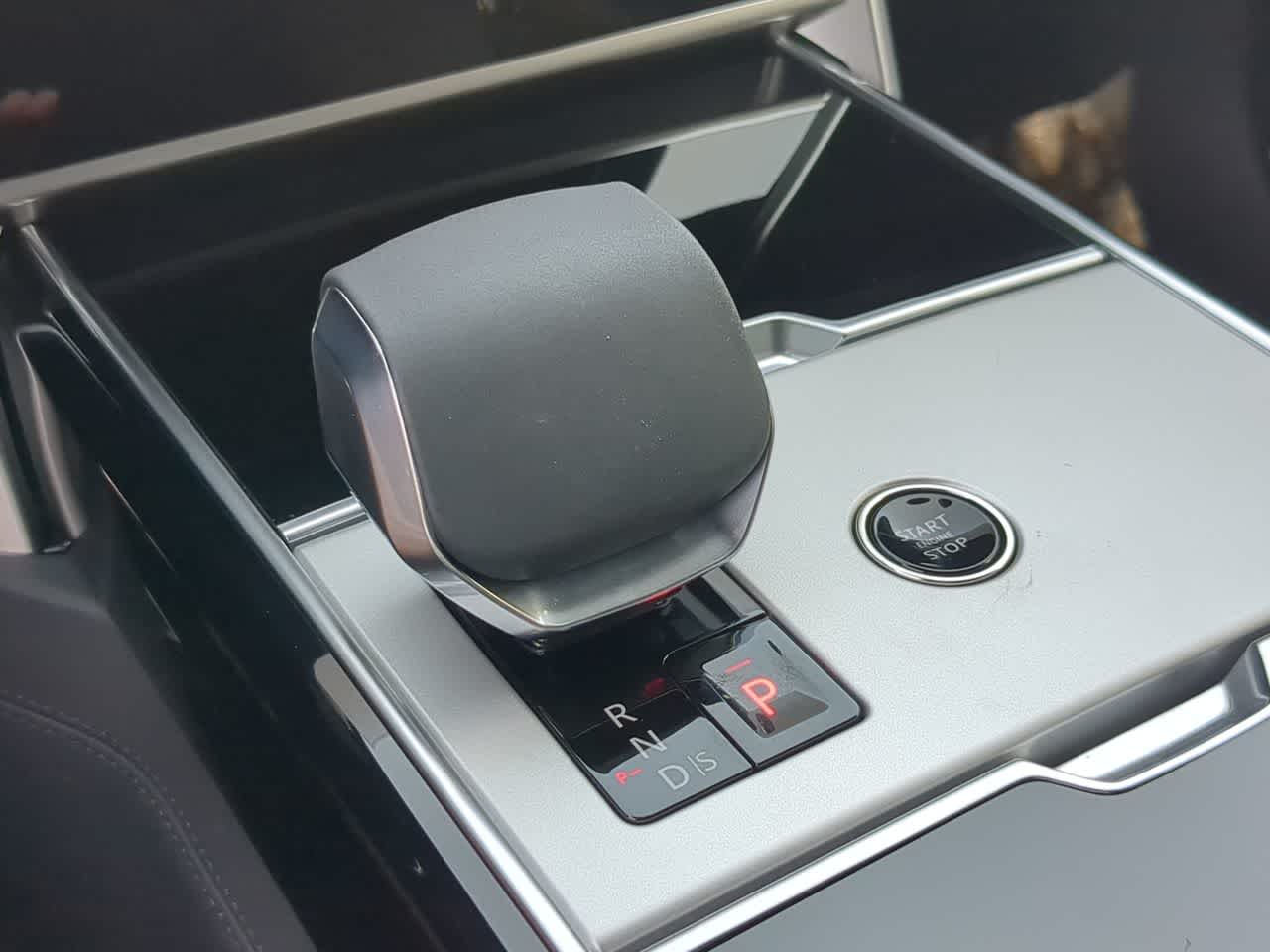 Thumbnail: 2026 Land Rover Range Rover - 33