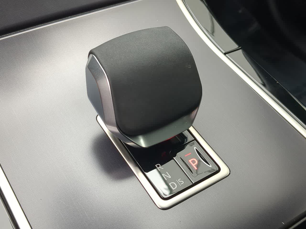 Thumbnail: 2026 Land Rover Range Rover Velar - 34