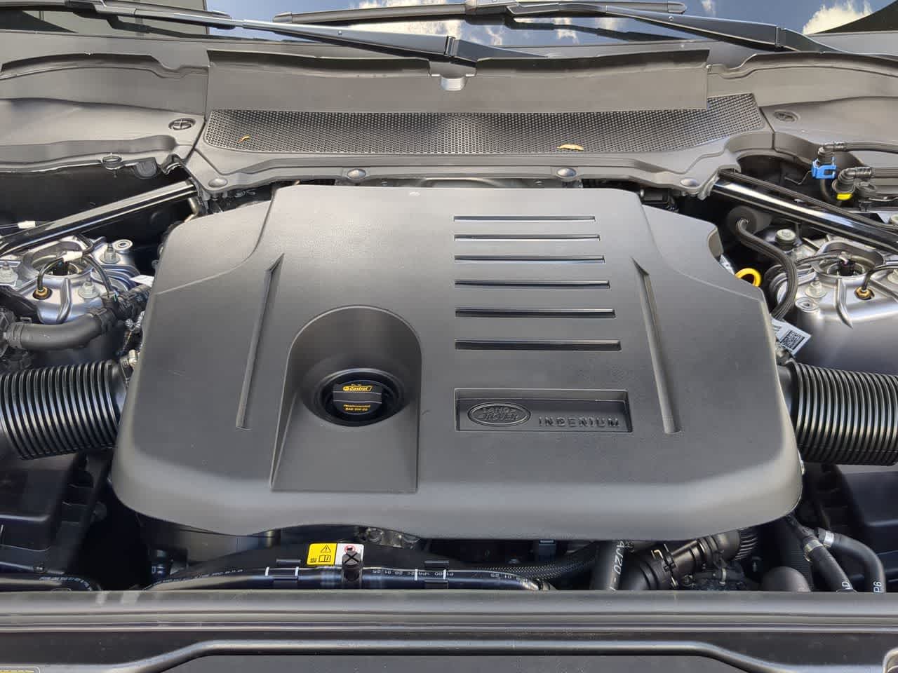 Thumbnail: 2025 Land Rover Discovery - 15