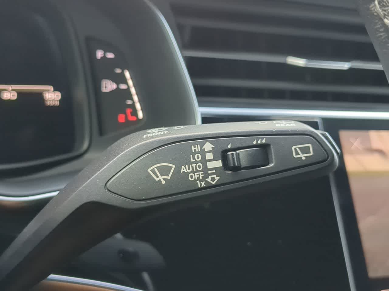 Thumbnail: 2021 Audi Q8 - 26