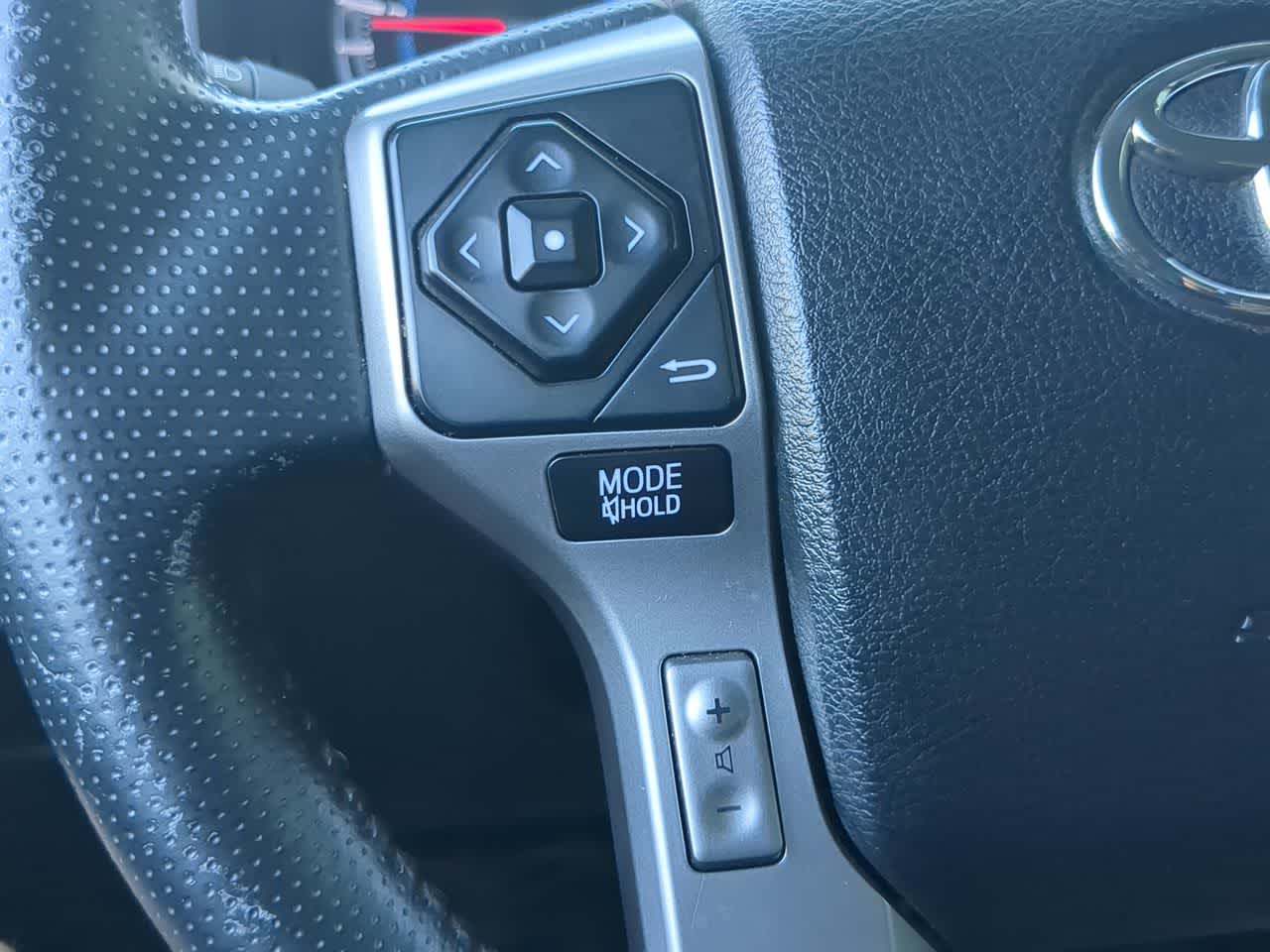 Thumbnail: 2016 Toyota 4Runner - 23