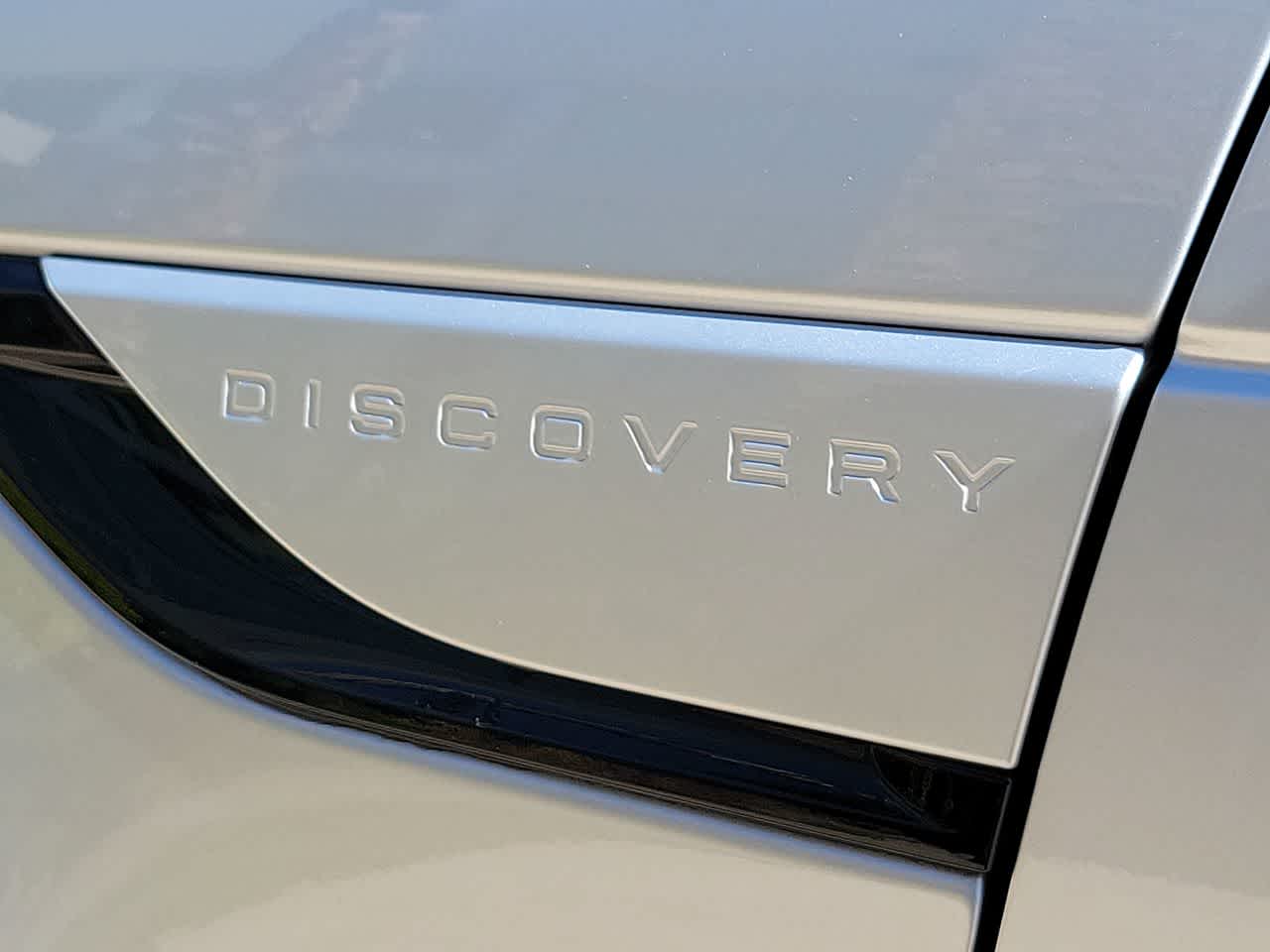 2024 Land Rover Discovery S 20