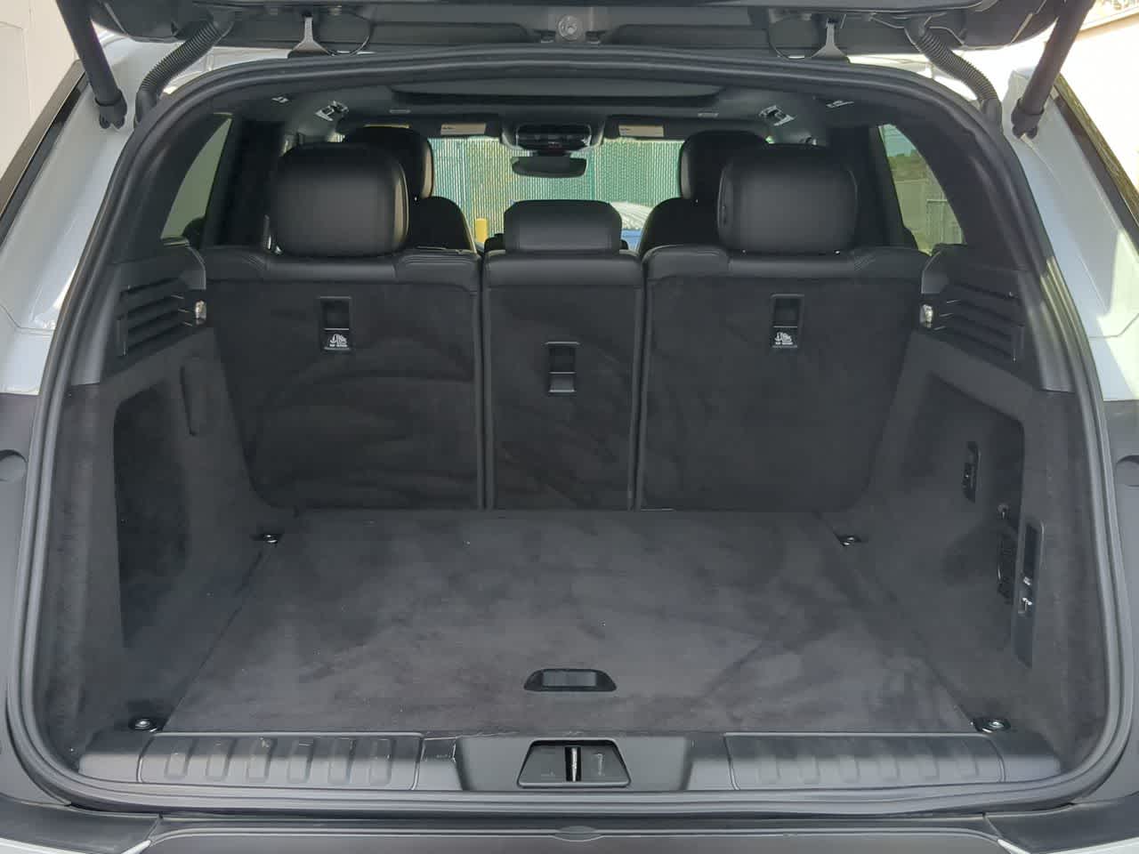 Thumbnail: 2025 Land Rover Range Rover Sport - 37