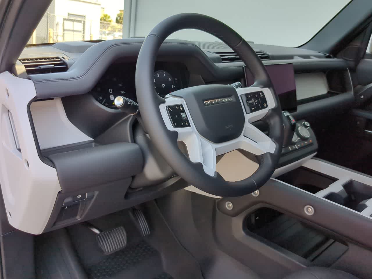 Thumbnail: 2025 Land Rover Defender - 10