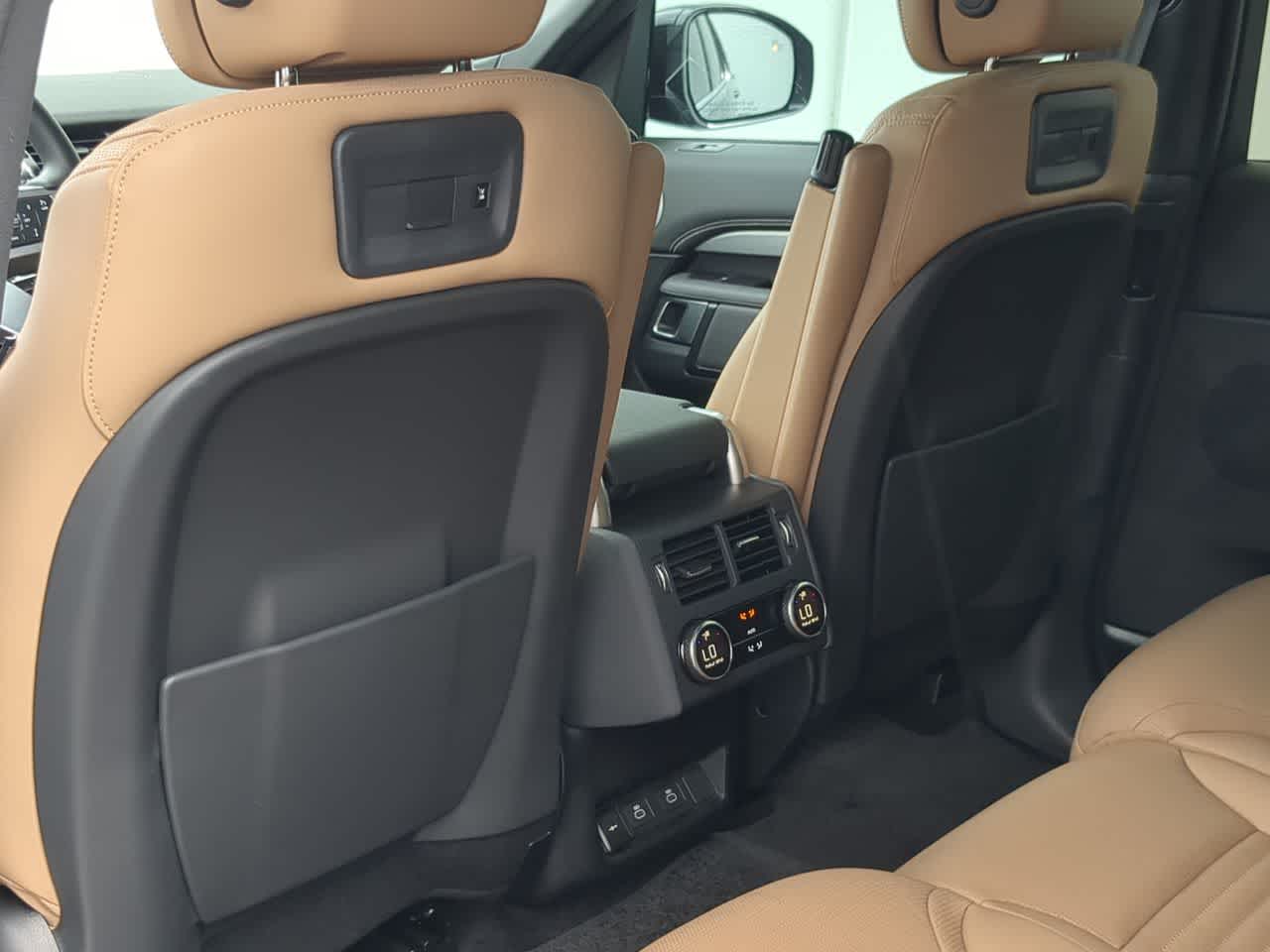 Thumbnail: 2025 Land Rover Discovery - 18