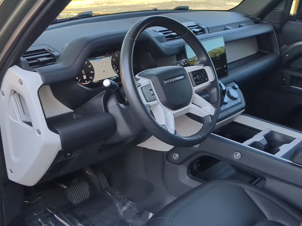 Thumbnail: 2025 Land Rover Defender - 10