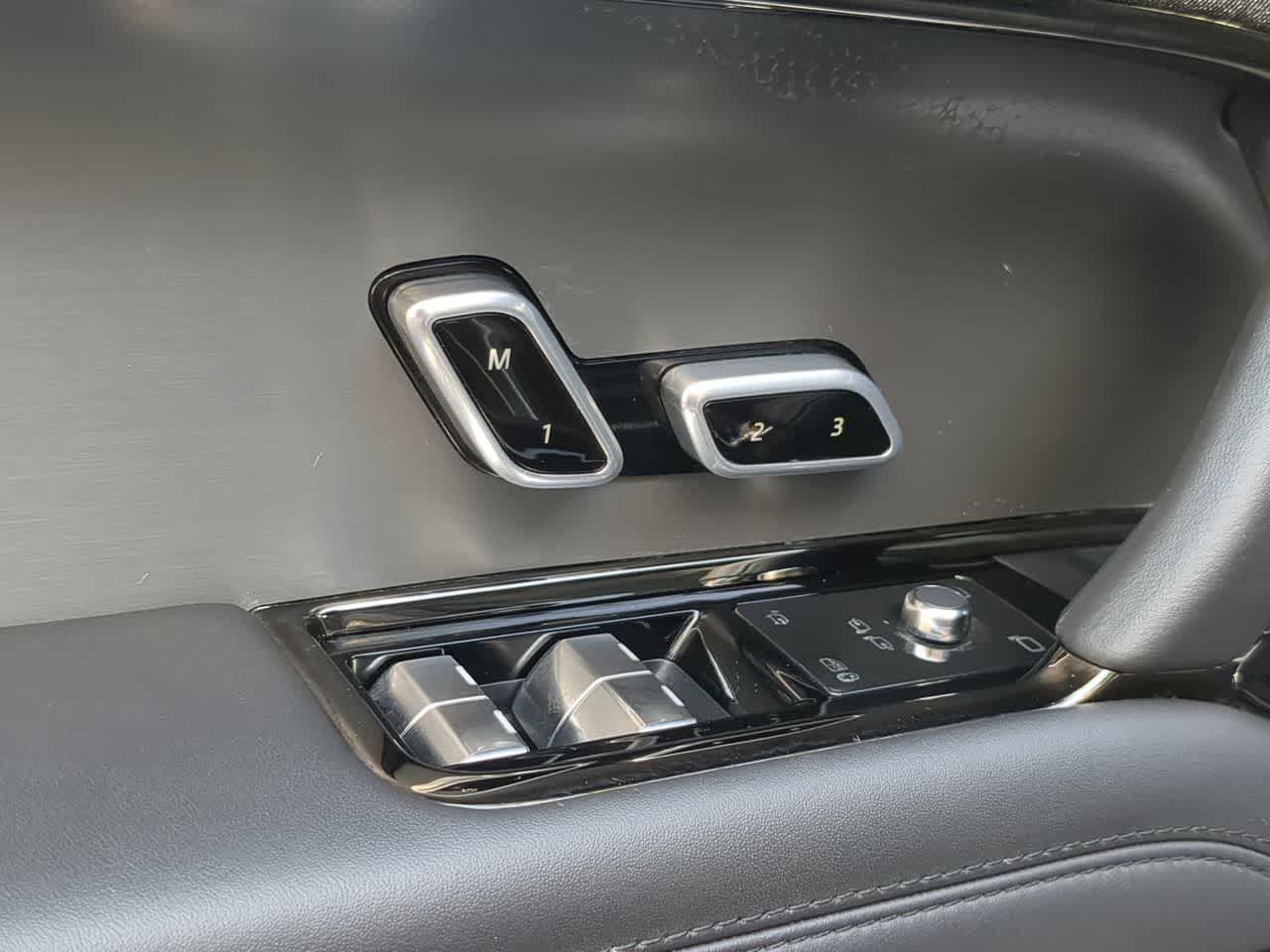 Thumbnail: 2025 Land Rover Range Rover Sport - 18